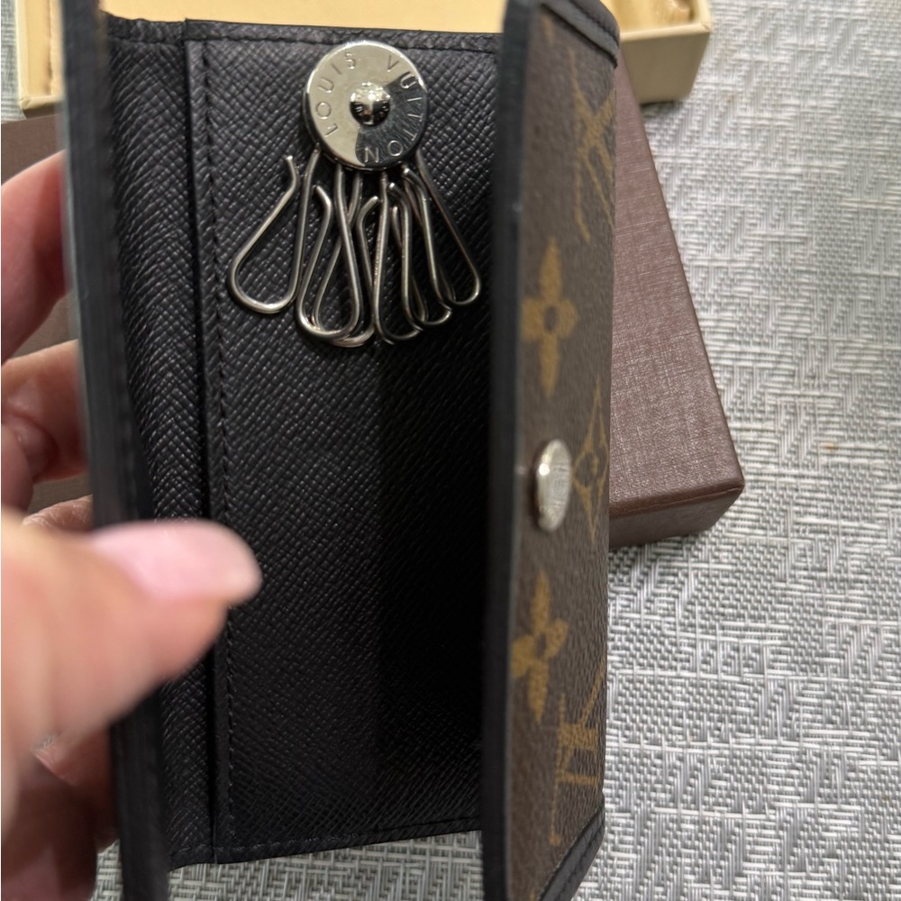 Louis Vuitton Monogram Macassar 6 Key Multicles Holder - Picture 4 of 6